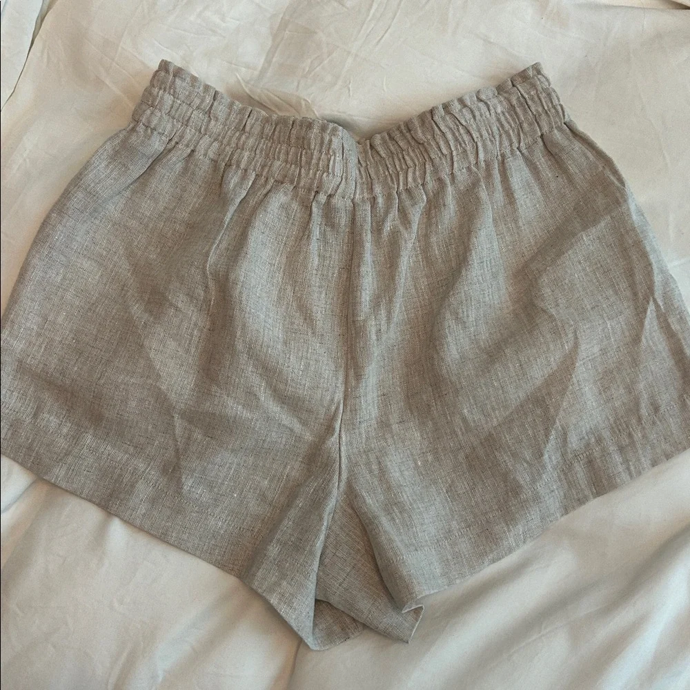 Reformation tan/sandy-colored linen shorts - Picture 4 of 5